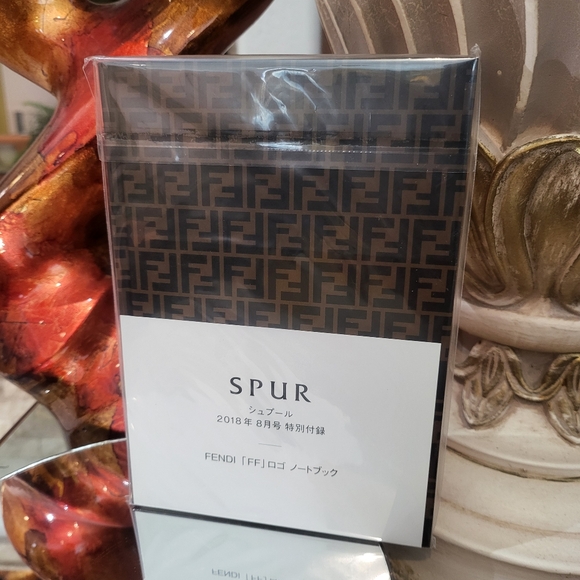 FENDI Karl Lagerfeld novelty KeyChain USB/PEN Drive & JAPAN EXCLUSIVE NOTEBOOK. - Picture 10 of 11